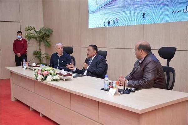 عميد آداب المنوفية والفريق البحثى يلتقون بمحافظ مطروح 
