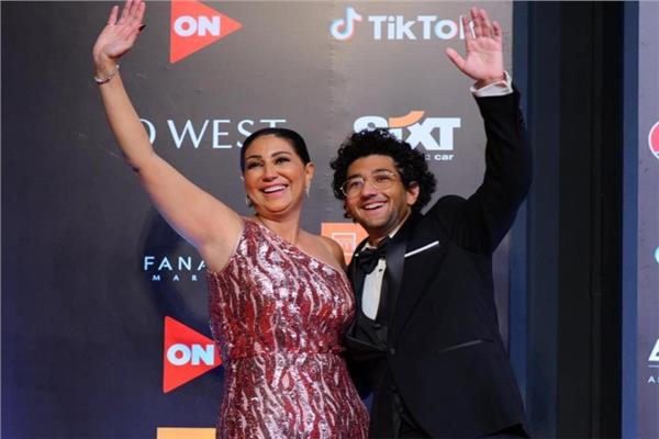 الفنانة وفاء عامر