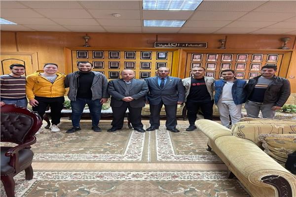 فريق من طلاب هندسة اليكترونيات المنوفية 
