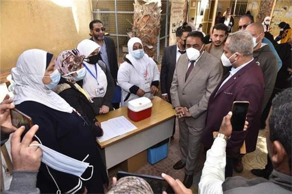 اللواء خالد شعيب محافظ مطروح بالحملة القومية للتطعيم ضد مرض شلل الأطفال بمطروح 