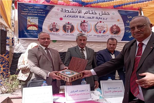 وكيل  تعليم البحيرة يفتتح المعرض الختامى للأنشطة بإدارة بندر كفر الدوار التعليمية