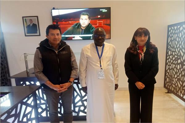 وزير الرياضة يصل "داكار" لمؤازرة المنتخب فى مباراته  المصيرية أمام السنغال 