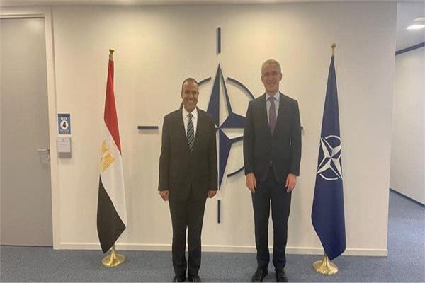 سفيرنا لدى بروكسل مع سكرتير عام حلف شمال الأطلنطي