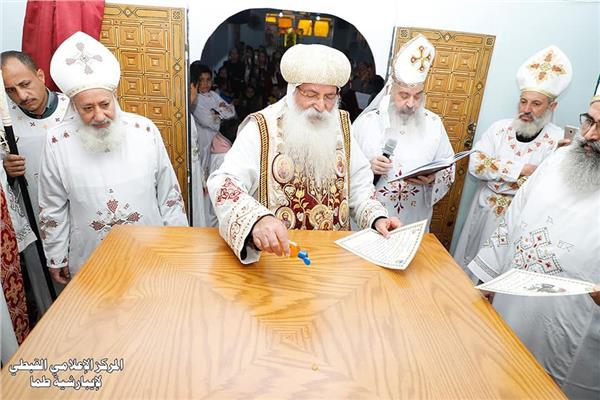 تدشين مذبح ورسامات شماسية بكنيسة "أبو سيفين ومار مينا" بطما