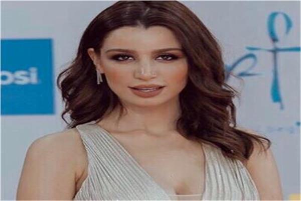  الفنانة سارة التونسي