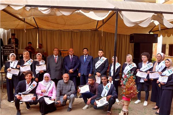 رئيس جامعة الأقصر يشهد حفل تنصيب اتحاد طلاب كلية الألسن