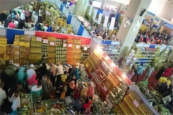 صورة ارشيفية للسلع بالمجمعات الاستهلاكية