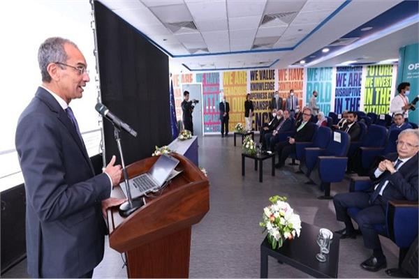  الدكتور عمرو طلعت وزير الاتصالات وتكنولوجيا المعلومات 