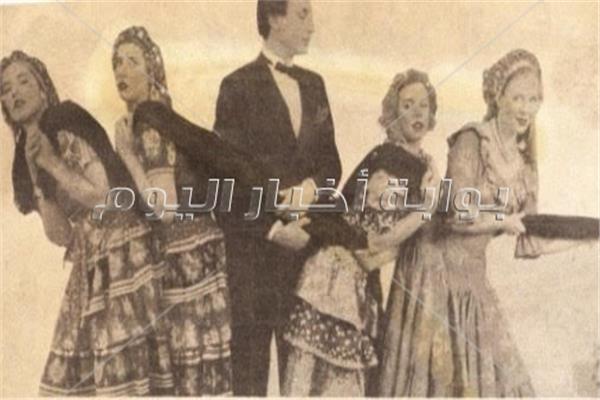 عزت أبو عوف برفقة شقيقاته الأربعة