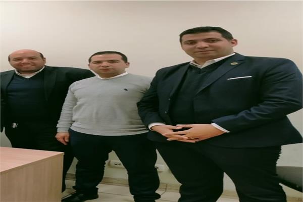 رجال جمارك مطار القاهرة