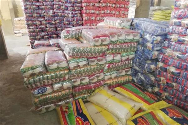 ضبط 1079 قضية تموين و100 طن سلع قبل بيعها في السوق السوداء 