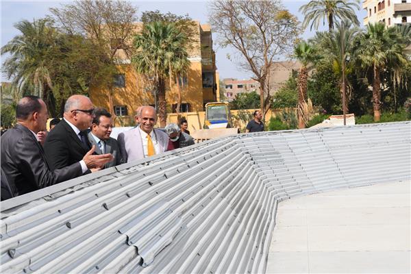 محافظ قنا يتفقد صوامع وشون تخزين القمح