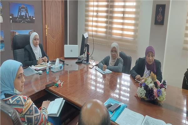 المهندسة جيهان عبد المنعم نائب محافظ القاهرة للمنطقة الجنوبية خلال الاجتماع