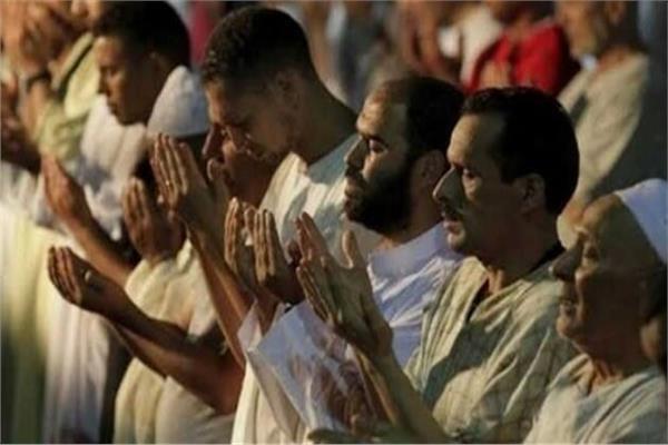 المسلمون في رمضان بعد التراويح.