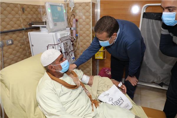 محافظ المنوفية يتفقد مستشفي حميات