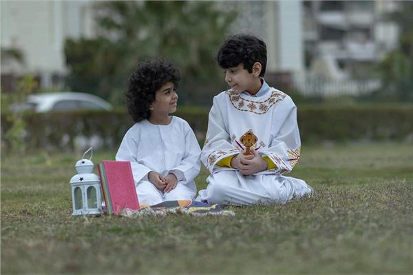  بـ«فانوس وصليب».. ريان وبافلي في استقبال خاص لـ«رمضان»