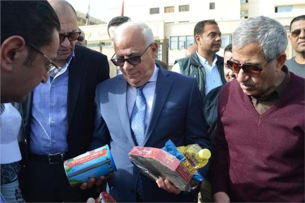 الغرفة التجارية ببورسعيد تسلم 2000 كرتونة سلع غذائية لمديرية التضامن