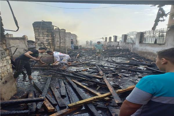 السيطرة على حريق نشب في عنبر دواجن بكفر شكر وإصابة شخصين باختناق