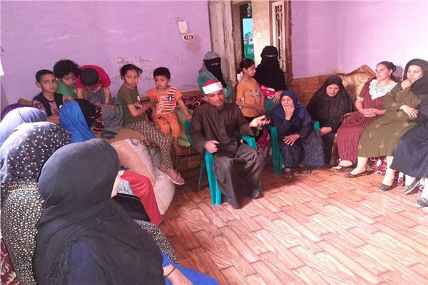 القومي للمرأة بالمنيا يواصل "جلسات الدوار" التوعوية بقرى حياة كريمة