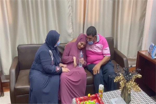 الفتاة بعد عودتها لأسرتها