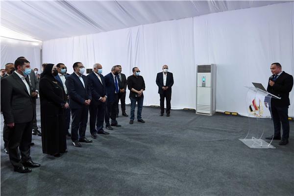 رئيس الوزراء خلال الجولة