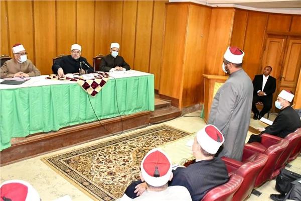  وزير الأوقاف خلال لقائه قيادات الدعوة بالقاهرة الكبرى