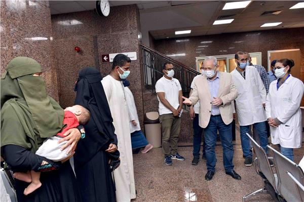 جولة محافظ الأقصر لتفقد المسار السياحي الجديد بالأقصر ومستشفى إيزيس والكرم الدولي 