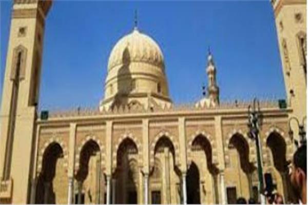 إقبال كبير لأداء التراويح بساحات المسجد البدوى