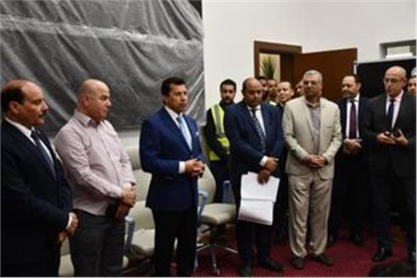 صبحي يُباشر عمله من مقر الوزارة بالعاصمة الإدارية الجديدة