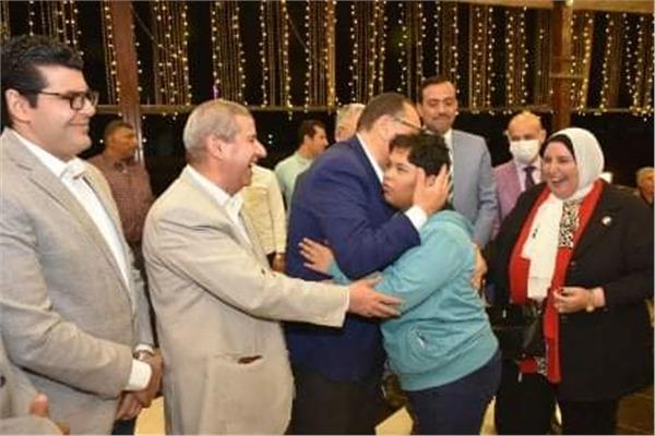 محافظ الشرقية يُشارك طلاب مدارس التربية الخاصة  حفل إفطار جماعي  