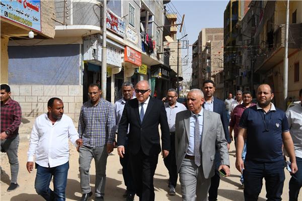 محافظ قنا يجرى جولة ميدانية