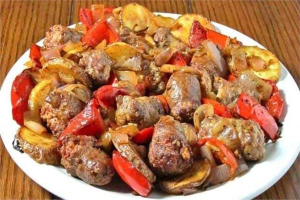 «صينية البطاطس» بالسجق