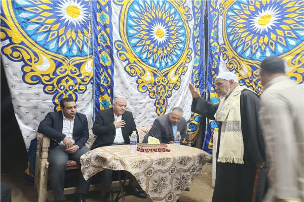 محافظ قنا يؤدي واجب العزاء لاسر شهيدي شركة مياه الشرب