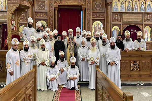 الأنبا فام يجتمع بكهنة "شرق المنيا"