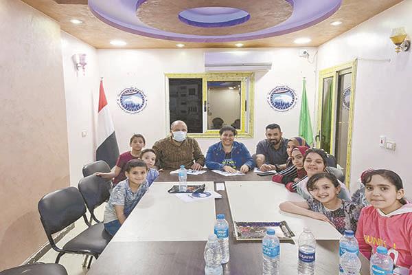 المعلمة القبطية وسط الأطفال المشاركين بمسابقة القرآن الكريم