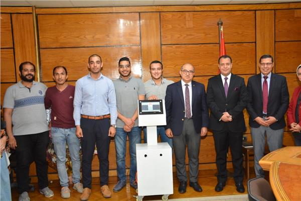 صورة للدكتور طارق الجمال رئيس جامعة أسيوط