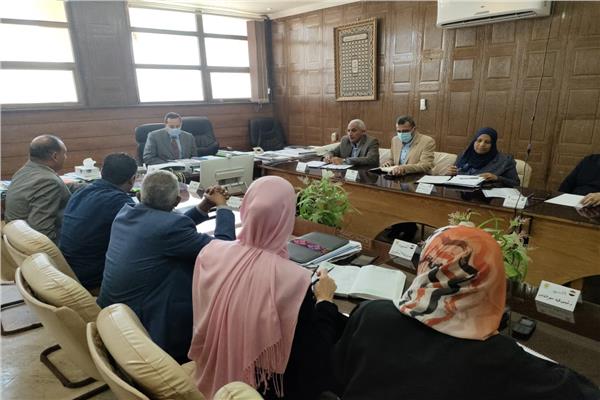 إجتاع المحافظ