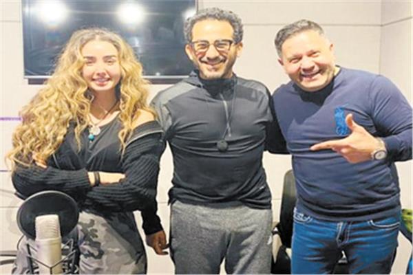 إدوارد وأحمد حلمى وهنا الزاهد أثناء تسجيل «العصمة فى ايدى»