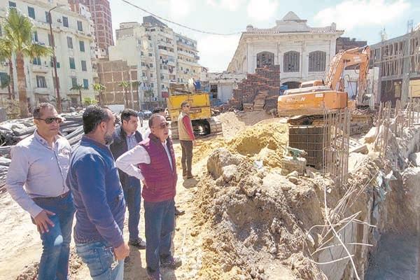 محافظ الإسكندرية خلال تفقد موقع حلقة السمك الجديدة