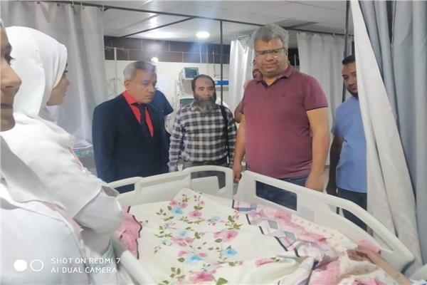 وكيل صحة قنا يتابع حالات حادث الصحراوى