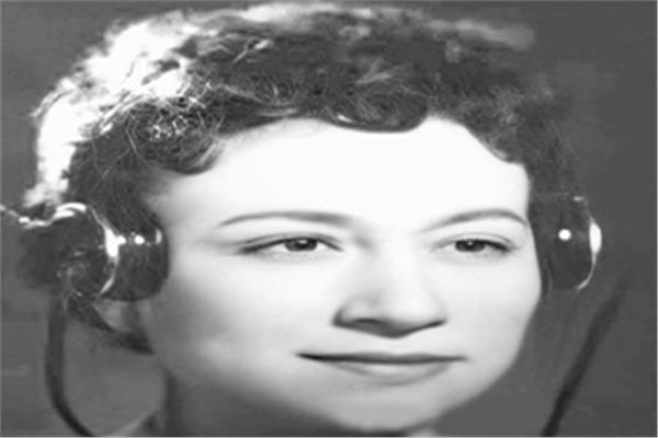 الإذاعية الكبيرة آمال فهمى