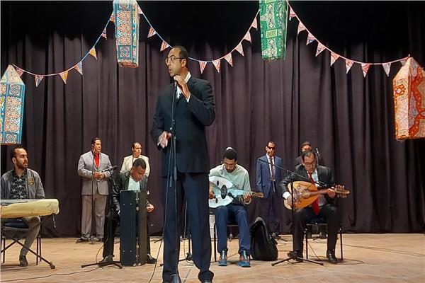 أصوات من السماء  ....  تضيئ ثالث  ليالى بورسعيد الرمضانية .  
