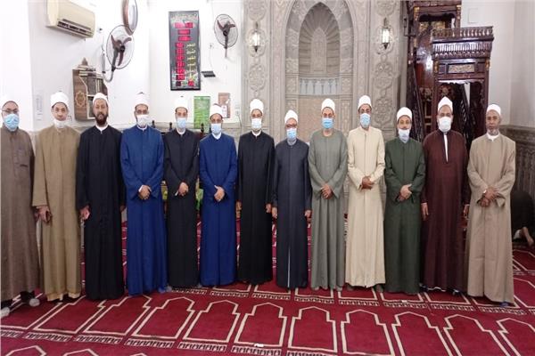أعضاء القافلة الدعوية المشتركة بين الأزهر والأوقاف 