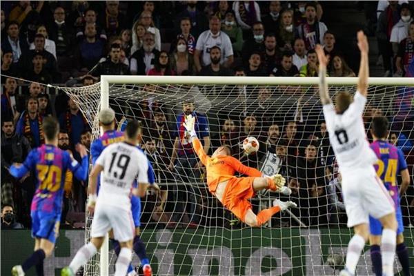 هدف رفائيل سانتوس بوريه في شباك برشلونة