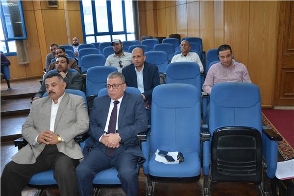خلال الاجتماع الدوري محافظ المنيا يتابع نسب ومعدلات تنفيذ مشروعات المبادرة الرئاسية حياة كريمة
