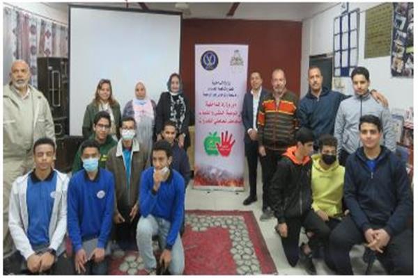 الداخلية تعقد لقاءات مع طلاب إعدادي وثانوي للتوعية بمخاطر المخدرات