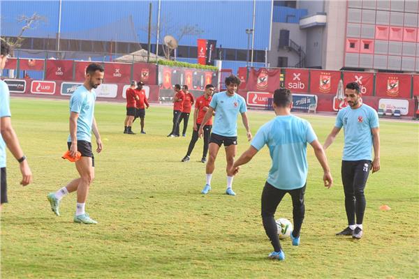 تدريبات استشفائية للمشاركين في مباراة الأهلي والرجاء 