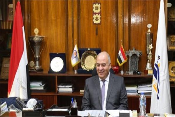 محافظ قنا يستقبل 53 مواطن من مختلف مراكز المحافظة للاستماع إلى شكواهم