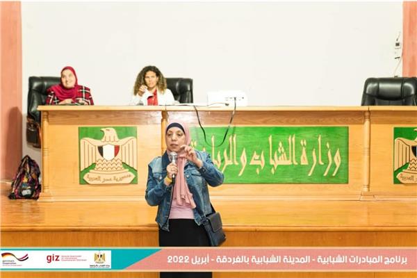 محافظ أسوان يشيد بالأفكار والمبادرات التى شارك بها الشباب الأسوانى