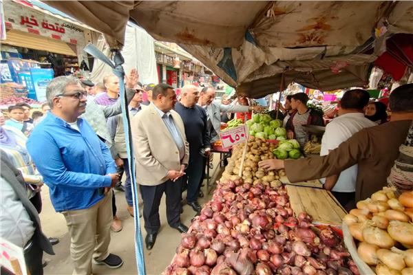 محافظ البحيرة يتفقد عددا من الأسواق